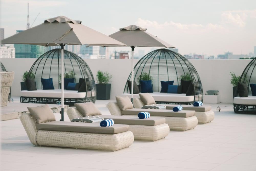 Seda Vertis North Bandar Quezon Luaran gambar The rooftop pool at the hotel
