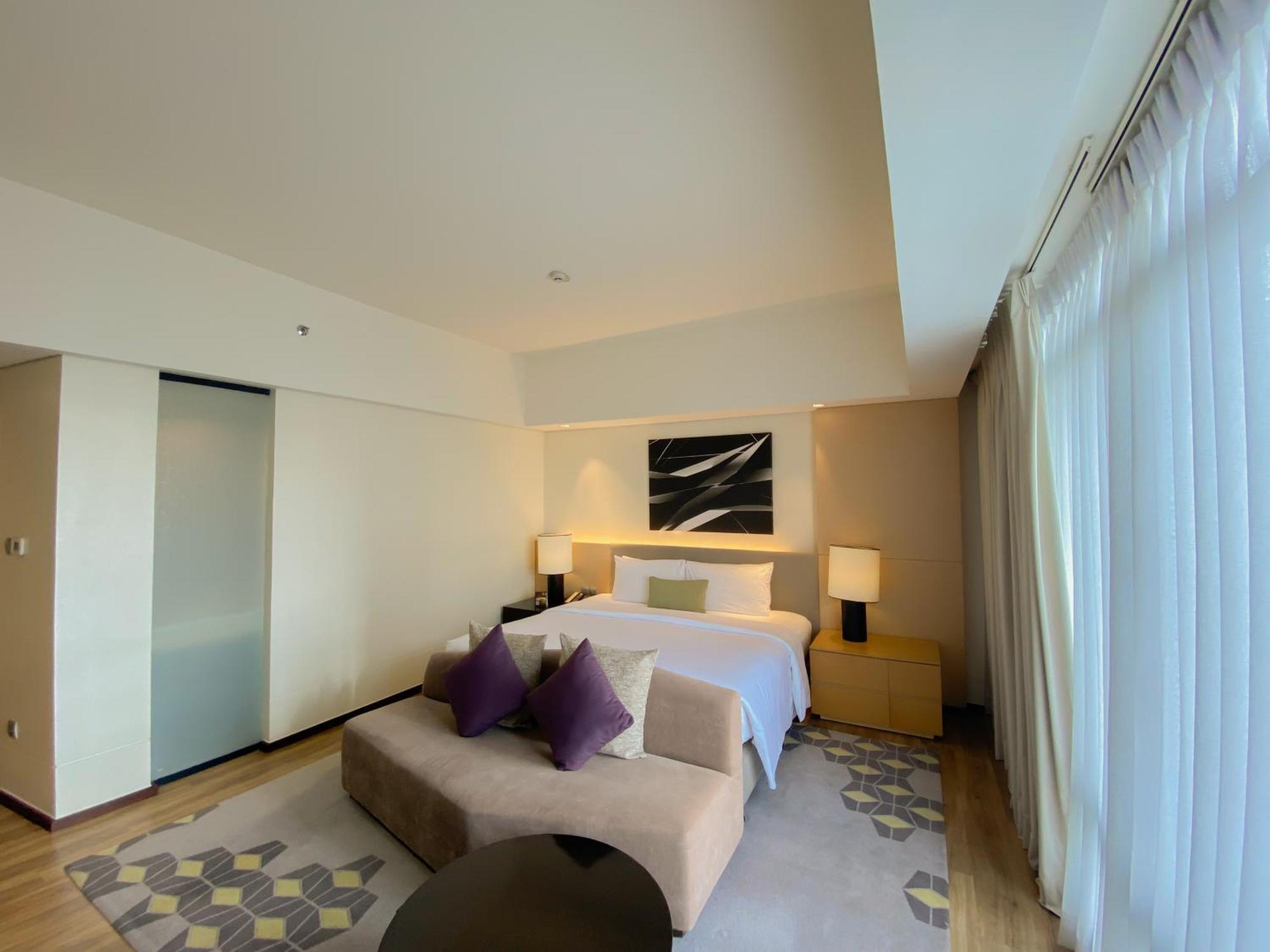 Seda Vertis North Bandar Quezon Luaran gambar Deluxe Suite bedroom