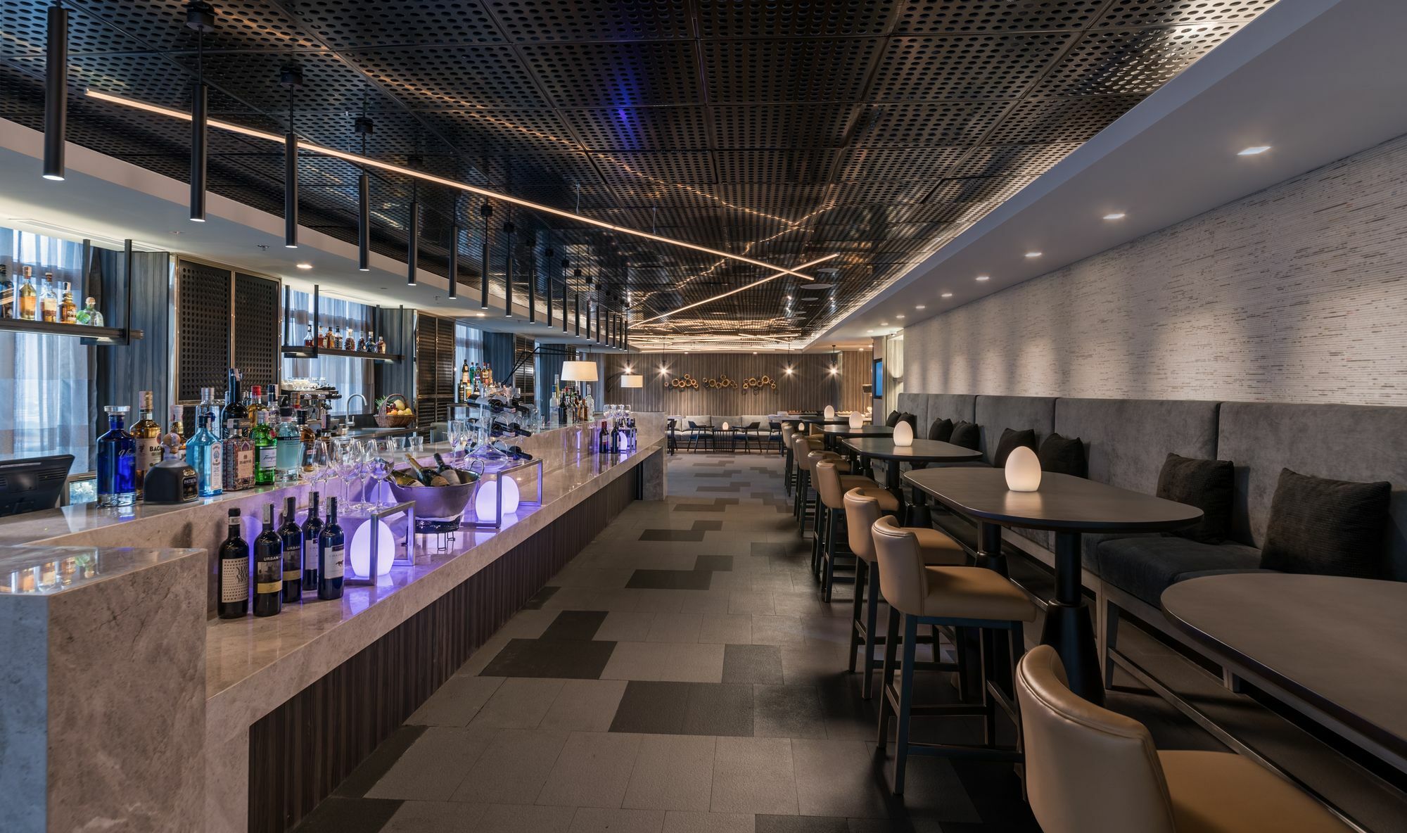Seda Vertis North Bandar Quezon Luaran gambar The bar at the lounge